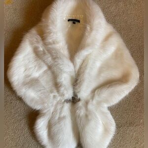 White Clip Faux Fur Shawl size S/M